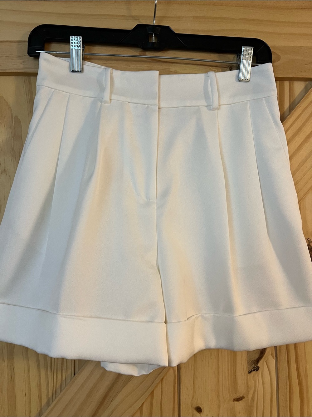 Diane von Furstenberg High-Waist Tailored Women's Shorts in White - Picture 3 of 6